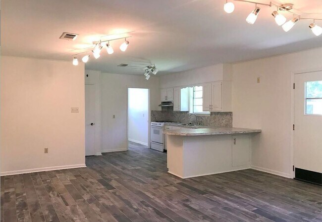 Building Photo - 4116 Fleet Dr