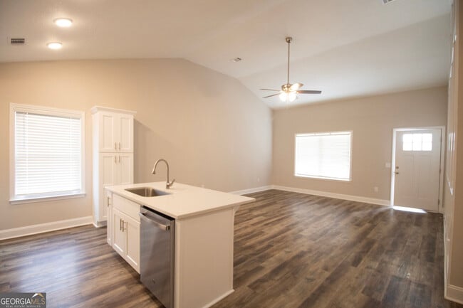 Building Photo - 106A Woodsedge Dr