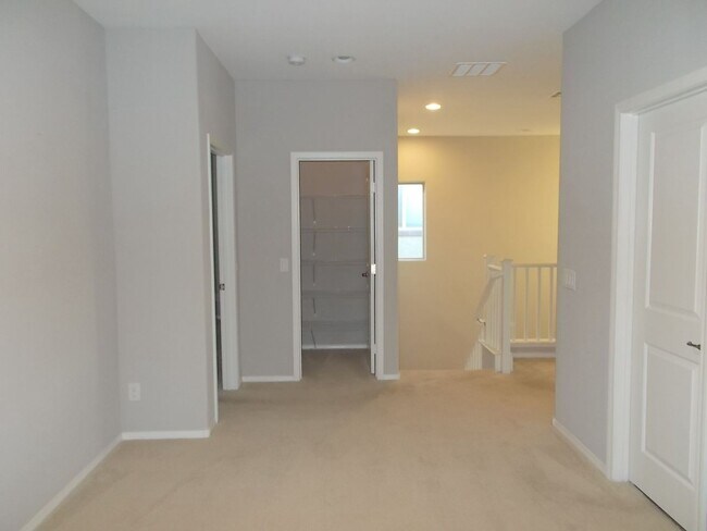 Building Photo - Spacious 3-Bed, 2-Bath Home in Prime Las Vegas Location