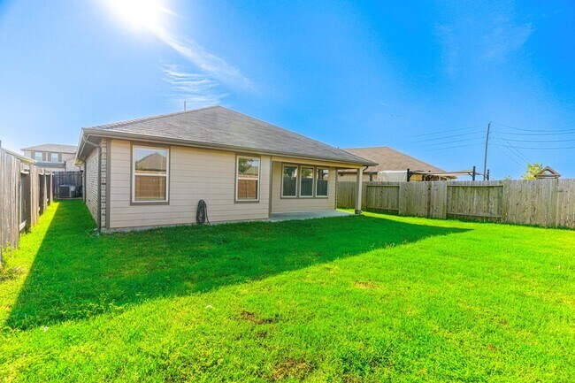 Building Photo - 7558 Highland Chase Dr