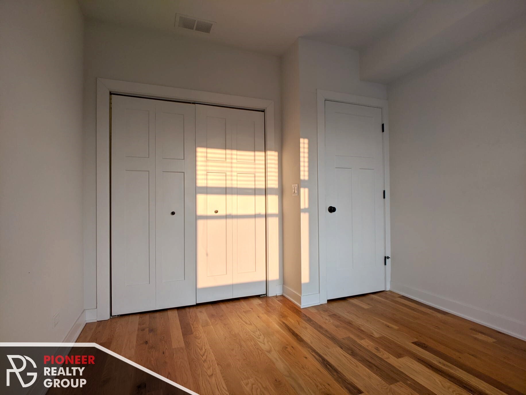 Building Photo - 2211 W Eastwood Ave