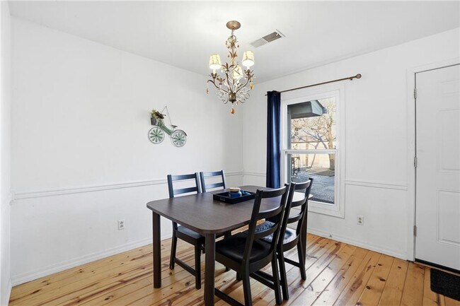 Building Photo - 10 Dogwood Dr