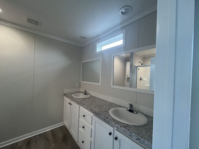 Building Photo - 266 Mongoose Ln