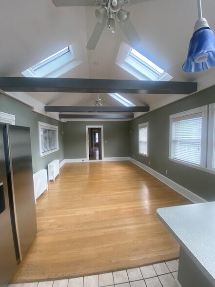 Building Photo - 13 Saint James St