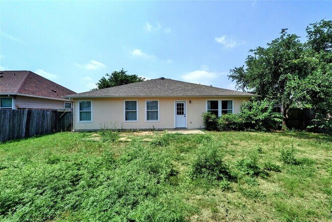Building Photo - 136 Holmstrom St