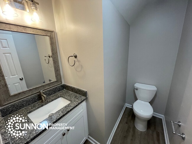 Building Photo - 4 Bed 2.5 Bath in Woodstone with Fenced Yard