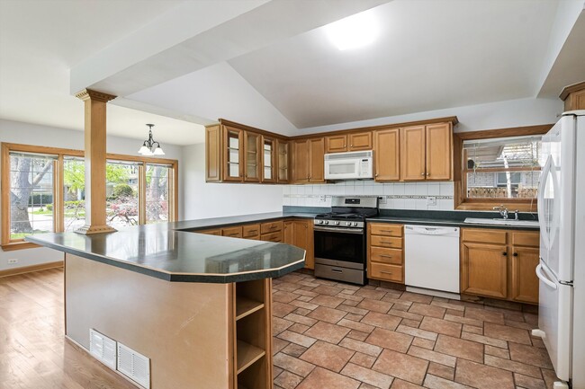 Building Photo - 9233 Parkside Ave