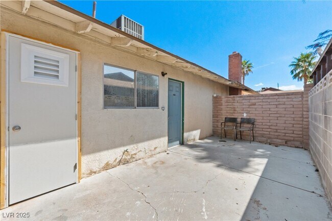 Building Photo - 2896 Klinger Cir