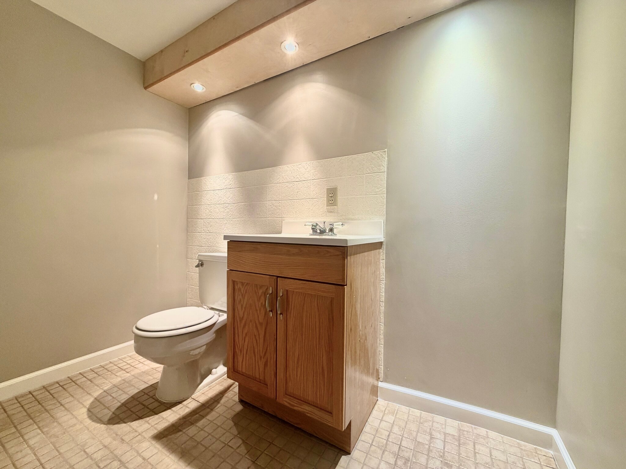 Building Photo - 556 Joshua Dr