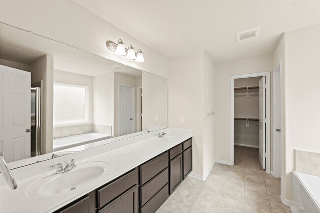 Building Photo - 16401 Olive Sparrow Dr