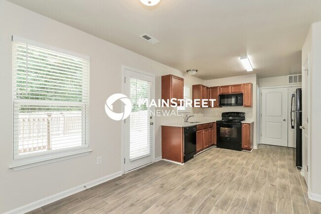 Building Photo - 3 Bedroom Pet-Friendly Home in GREENSBORO,...