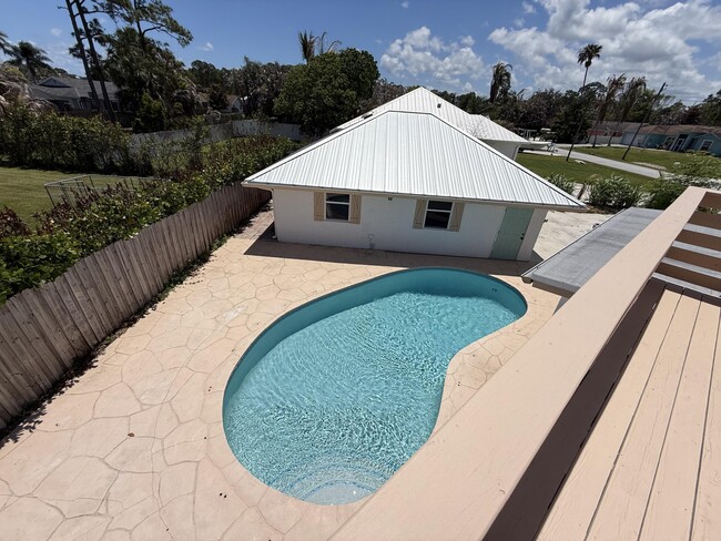Building Photo - 5814 SE Orange Blossom Trail