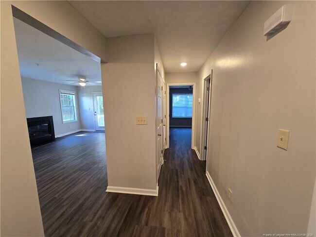 Building Photo - 267 Waterdown Dr