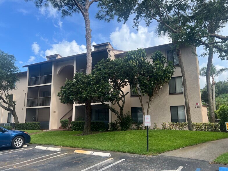 Building Photo - 202 Foxtail Dr