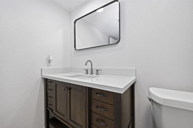 Building Photo - 5929 Queensloch Dr