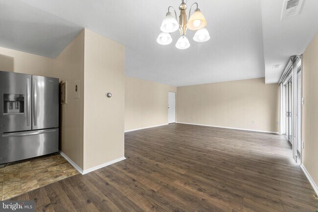 Building Photo - 5500 Karen Elaine Dr