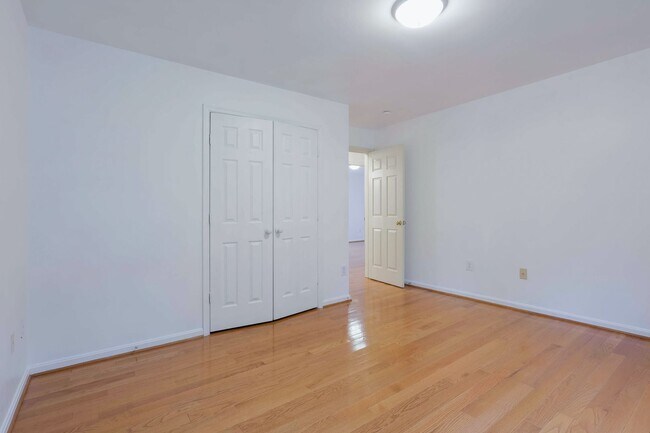 Building Photo - Beautiful 4 BR/3.5 BA Single-Family Home i...