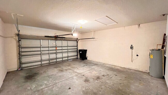 Building Photo - Spacious 4-Bedroom Home in HOA Community with Fantastic Amenities!