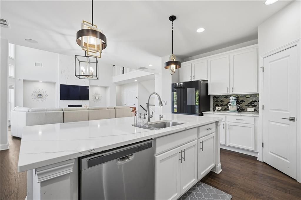 Building Photo - 4440 Kendall Pointe Dr