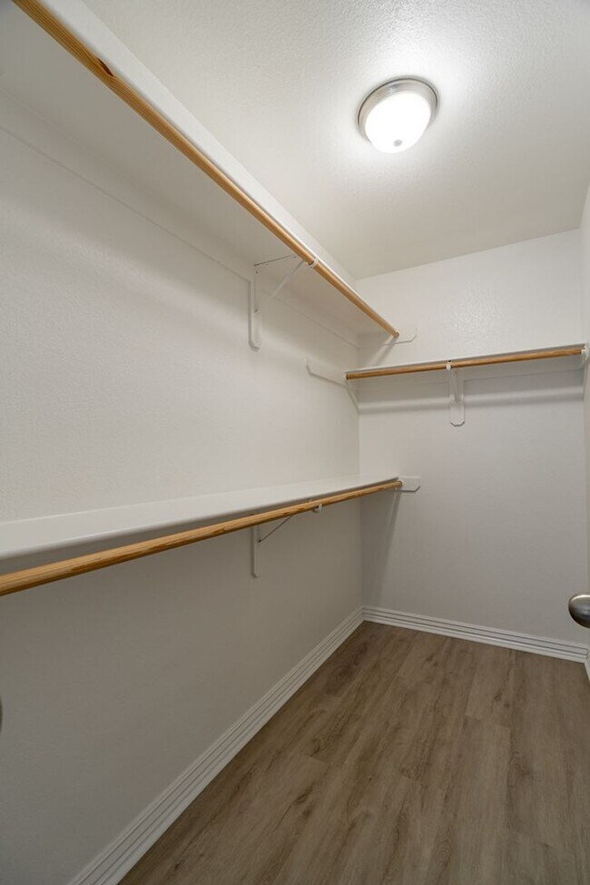 Building Photo - Beautiful 4 bedroom, 3.5 bathroom home in ...