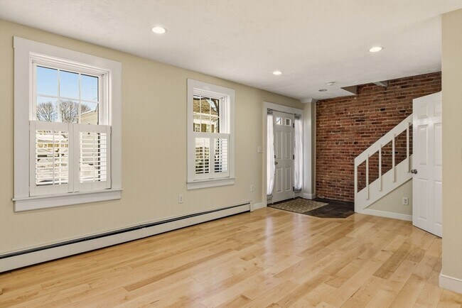 Building Photo - 25 Munroe St