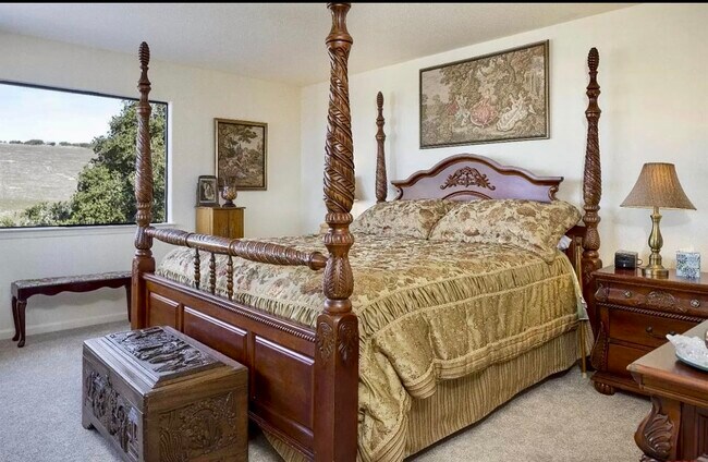 Building Photo - 684 Shamrock Ln