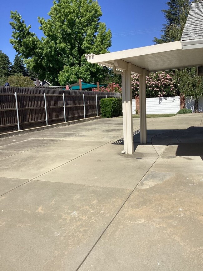 Building Photo - Spacious 4-Bedroom Home in a Desirable Yuba City Neighborhood