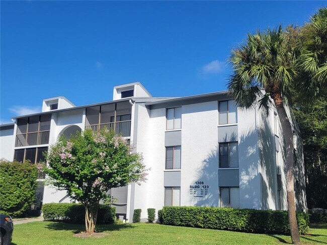 Building Photo - 1308 Pine Ridge Cir E