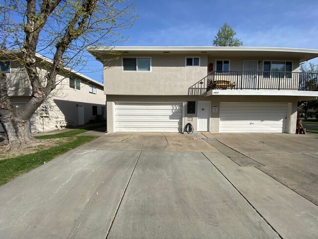 Building Photo - Remodeled 2 bedroom 1 bath townhouse