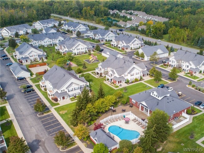 Building Photo - 5 S Autumn St