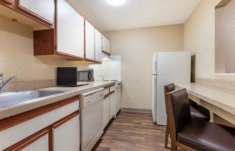 Building Photo - Furnished Studio-Houston - Reliant Pk. - La Concha Ln.