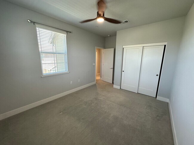 Building Photo - Stunning 4 Bedroom, 3 Bath Mountain House Home