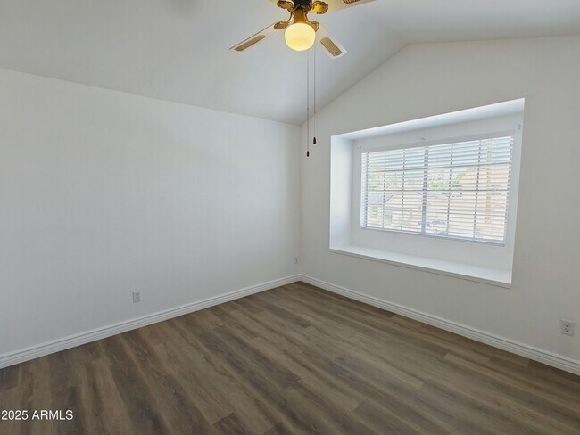 Building Photo - 1121 W Manor St