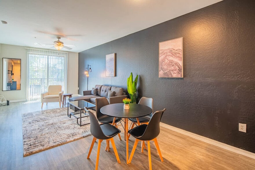 Building Photo - 1275 E University Dr