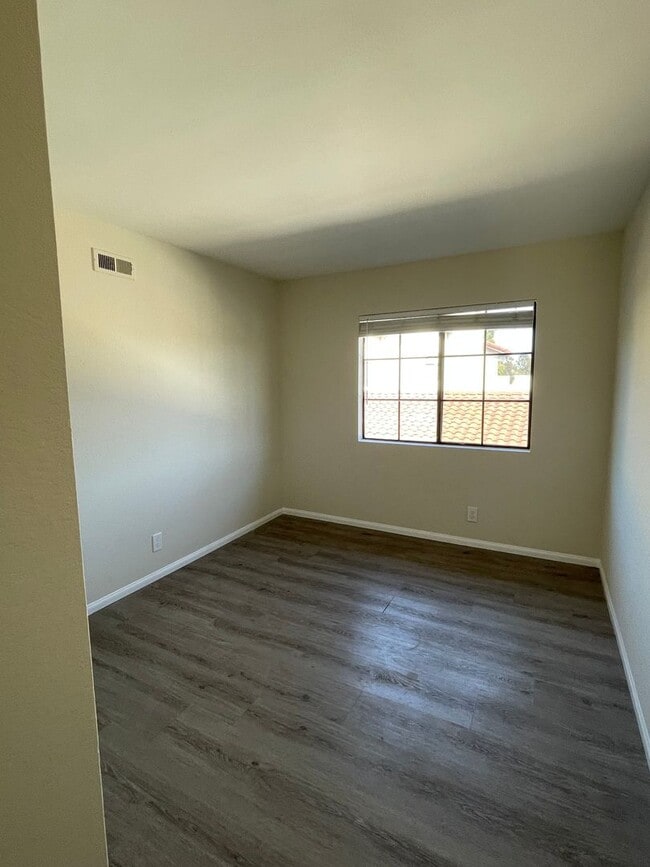 Building Photo - 3/2 Townhouse in Las Palmas UTC/La Jolla