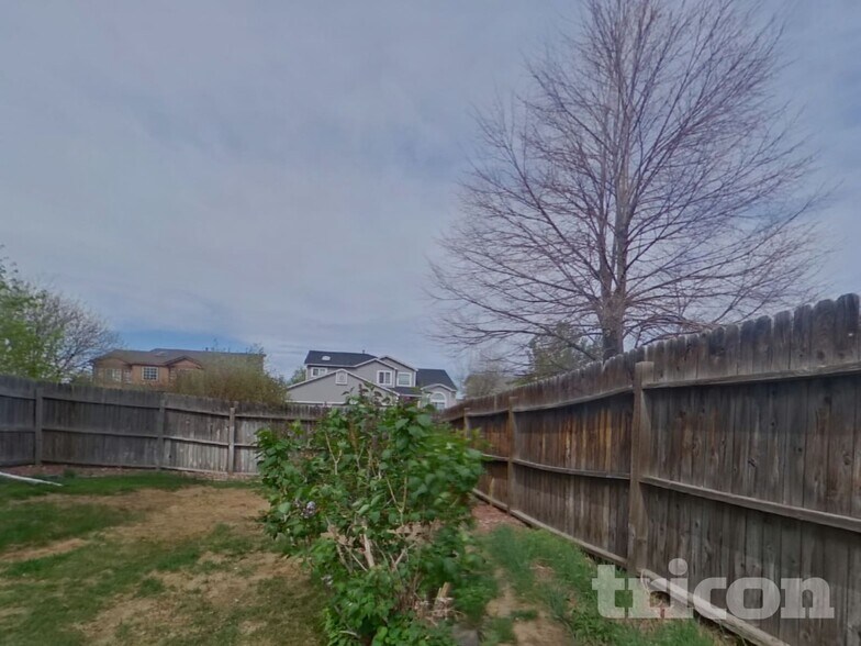 Building Photo - 18659 E Hamilton Dr