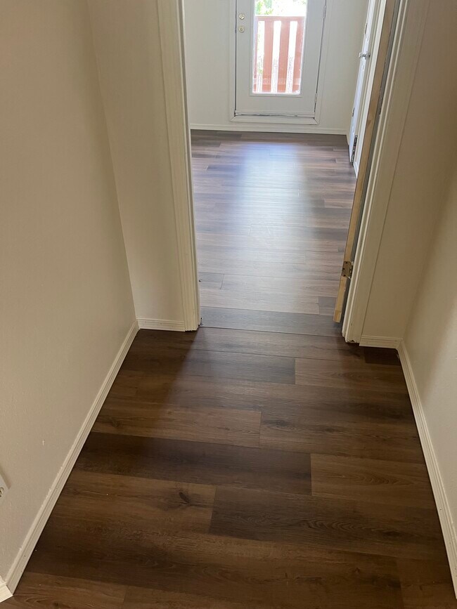 Building Photo - 1500 Luisa St