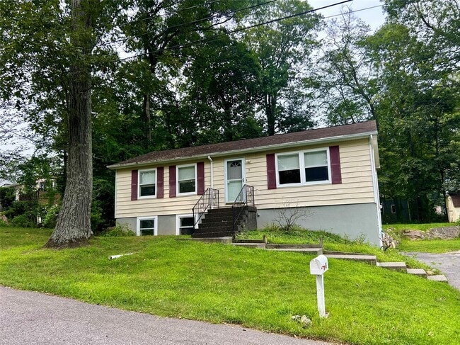 Primary Photo - 15 Quogue Rd