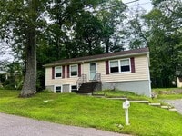 Building Photo - 15 Quogue Rd