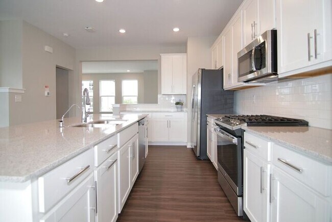 Building Photo - Beautiful Zionsville Townhome - *Special Offer!