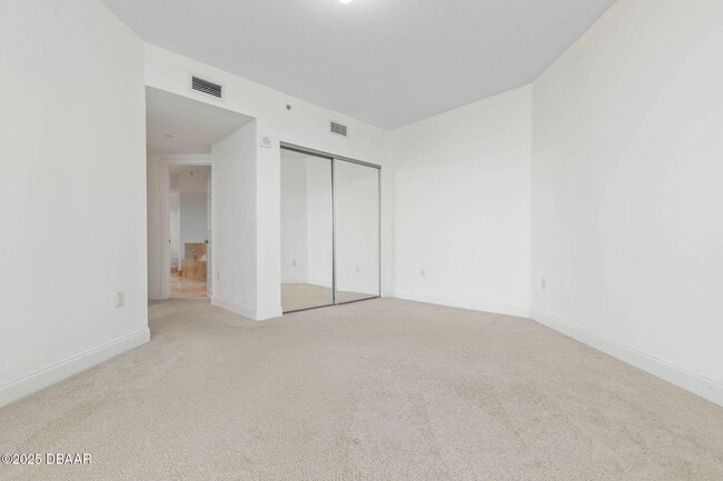 Building Photo - 231 Riverside Dr