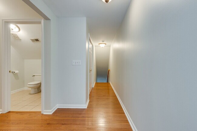 Building Photo - Luxury, Location, and Lifestyle on Rolling...