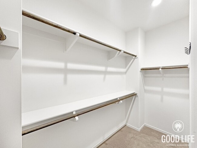 Building Photo - Stunning 2000+ sqft  4B/3BA Home in a Great Community!