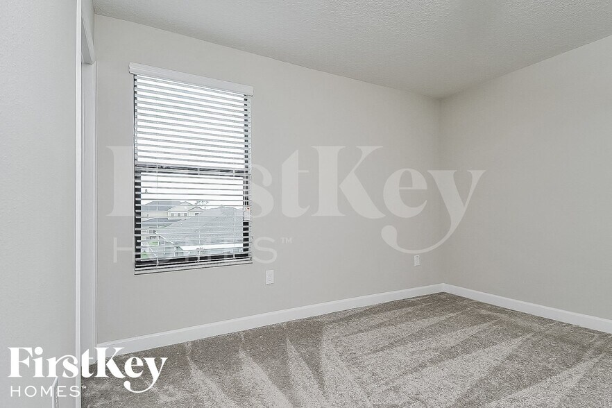 Building Photo - 9823 Ivory Dr