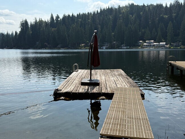 Building Photo - Private Lakefront Cabin for Rent