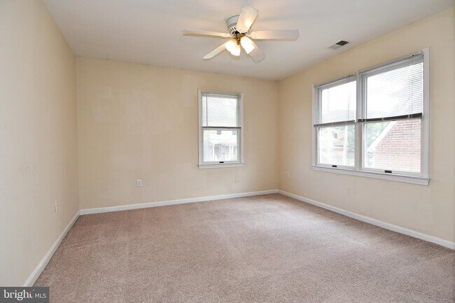 Building Photo - 930 N Danville St