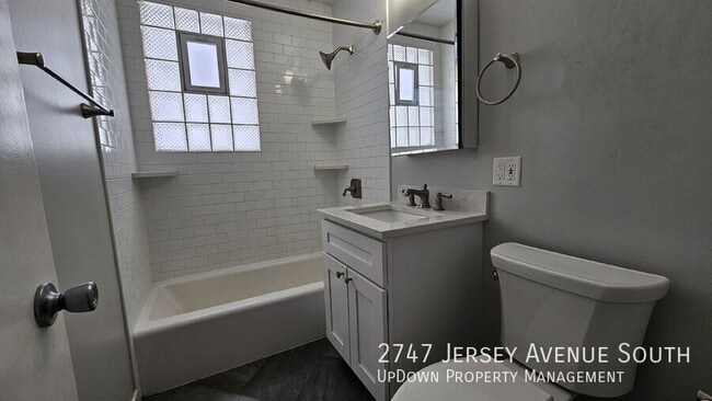 Building Photo - 2747 Jersey Ave S