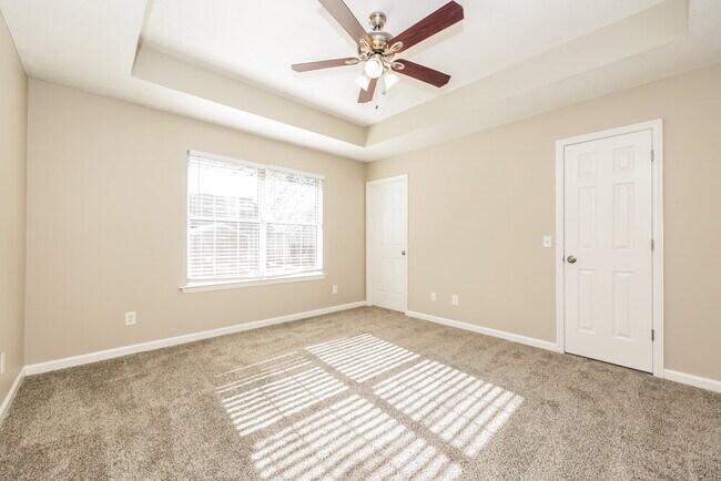 Building Photo - 605 Freedom Ct