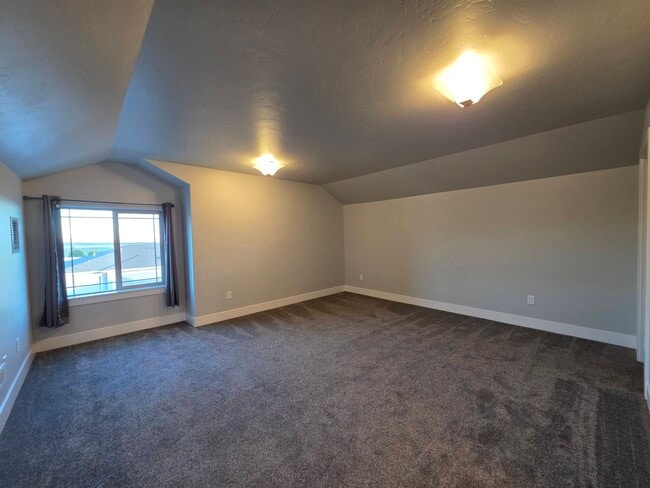 Building Photo - 584 Thebes St