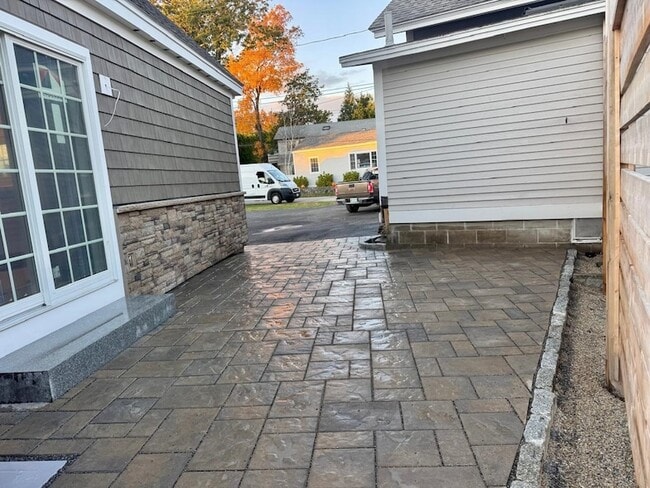 Building Photo - 28 Emerald Ave